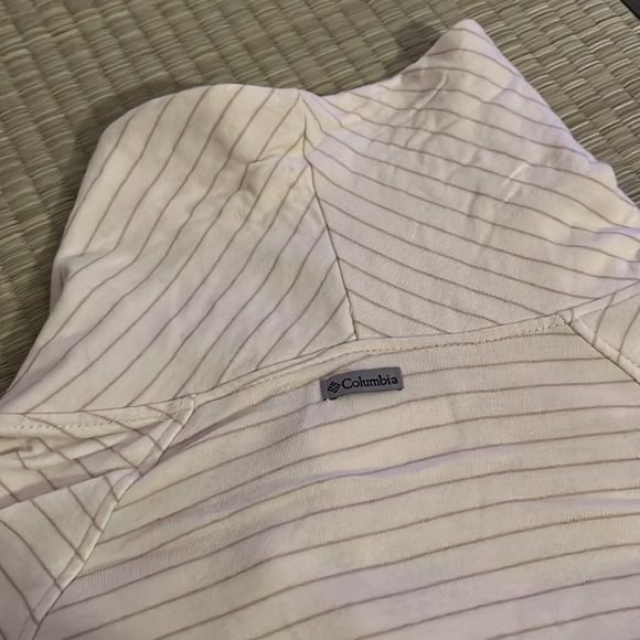 Columbia Soft Long Sleeve Shirt with cool details - Picture 6 of 6